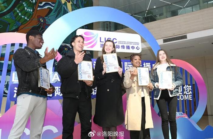 包含冠军赛事背后故事精彩纷呈，人物鲜活生动的词条