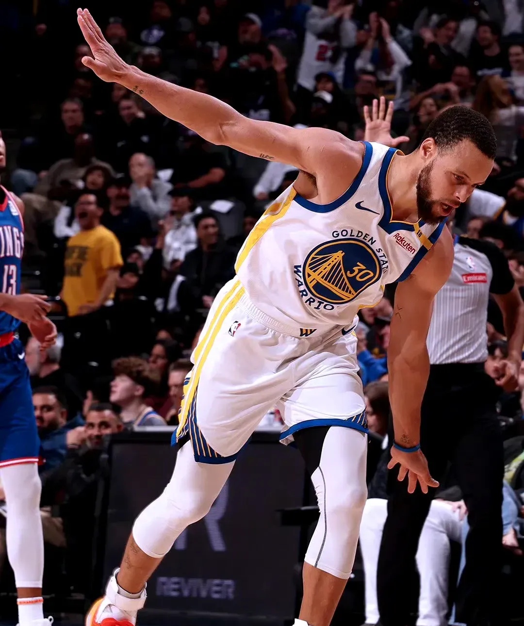 库里砍下+带领勇士战胜老鹰