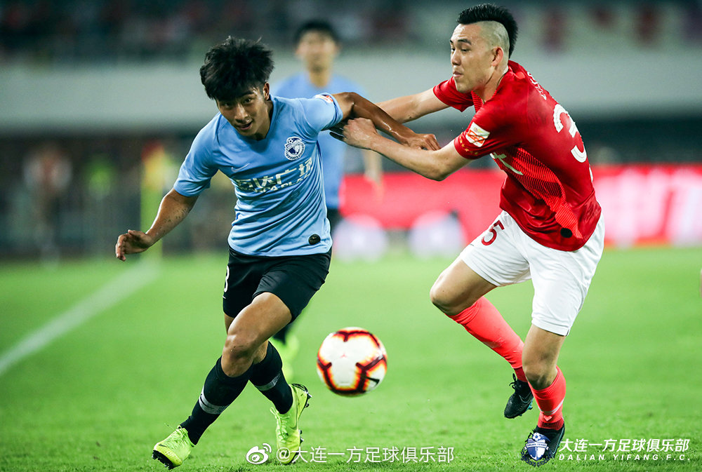 大连一方取胜成都谢菲联，保持不败纪录