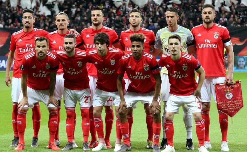 欧冠热门球队再遭逆转，晋级前景堪忧