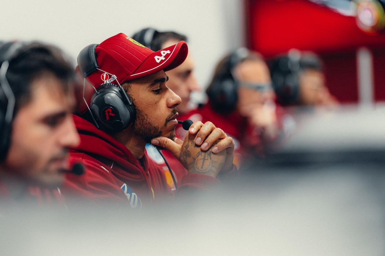 迈凯伦绝杀阿斯顿马丁，汉密尔顿点燃赛场的简单介绍