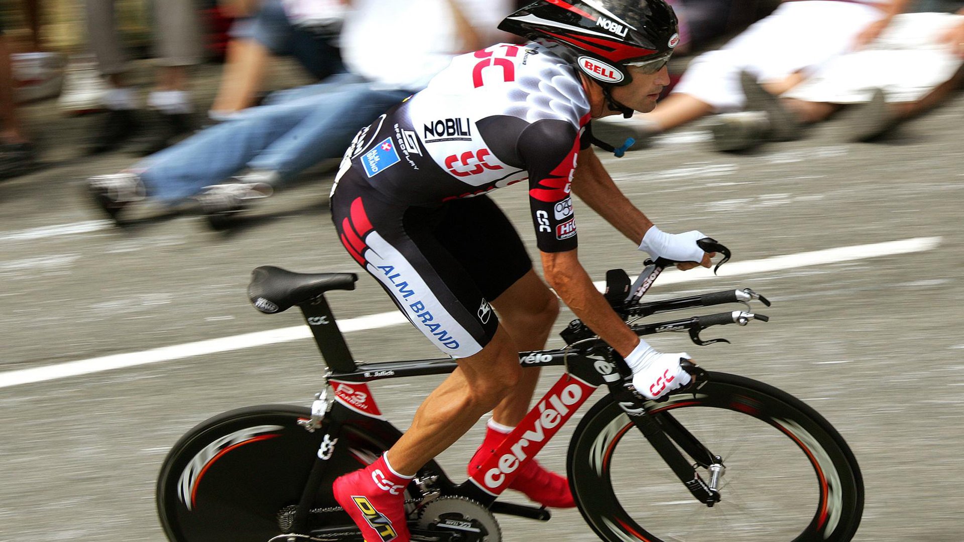 当德国严谨战术遇见南美自由之风，德甲争冠战与委内瑞拉的胜利形成足球世界平行线