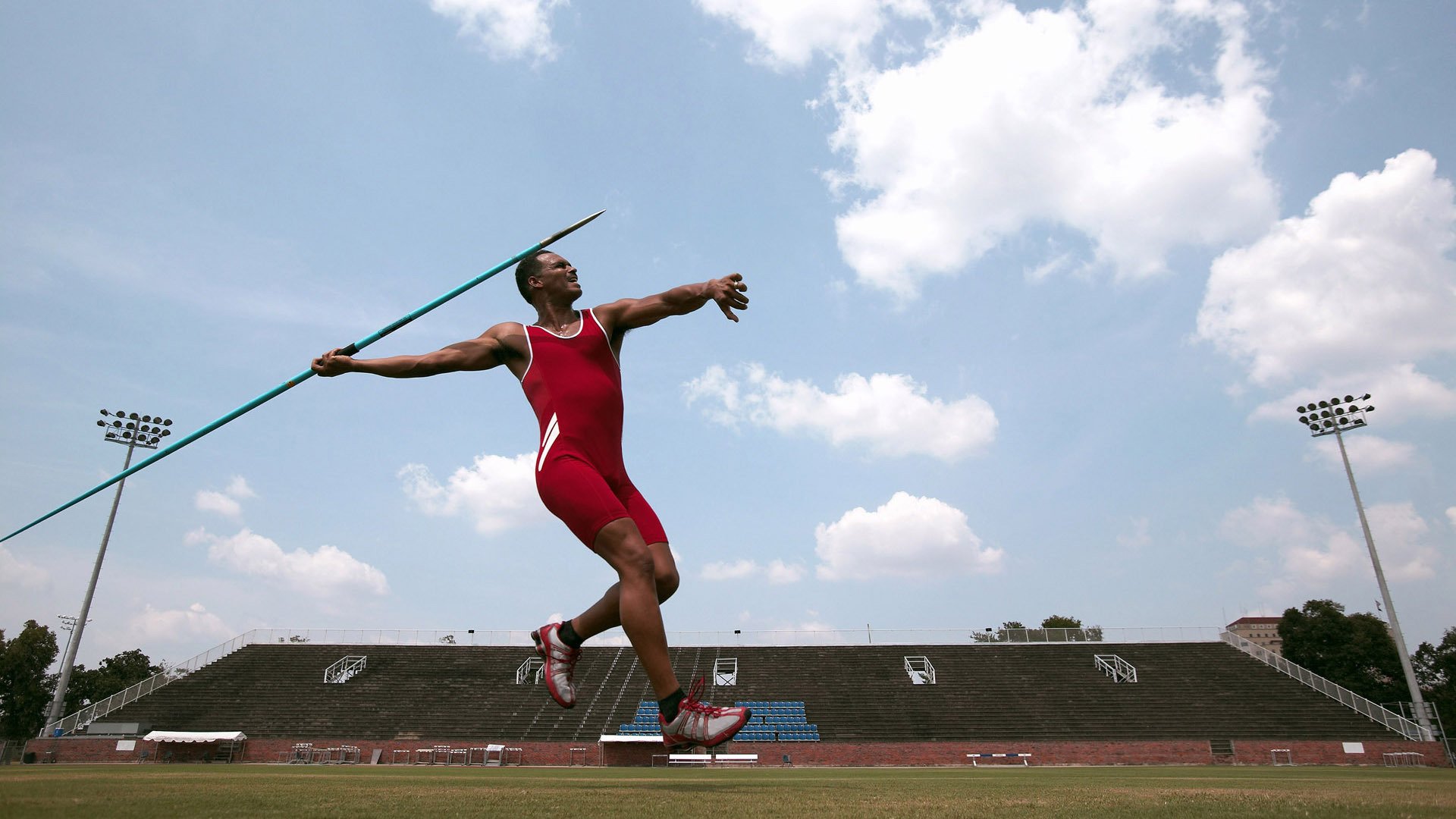 南粤旌旗屹不倒,周琦独擎战辽宁